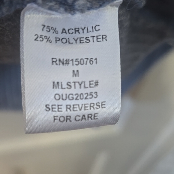 Elegant Blue and Gray Crew Neck Sweater - Picture 3 of 6